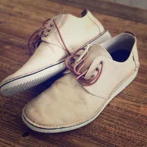 Size 11M Toms shoes.